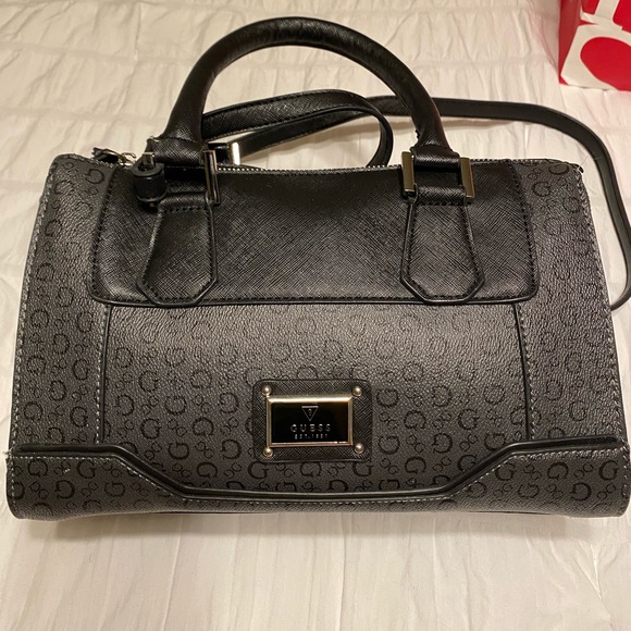 GUESS 🖤👜 purse - Picture 4 of 11